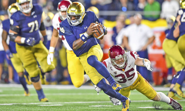 Notre Dame QB Brandon Wimbush in action vs. USC in 2017