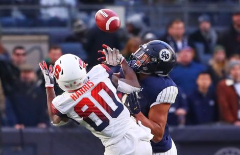 Notre Dame S Alohi Gilman breaks up a pass before recording his 2nd INT vs. Syracuse