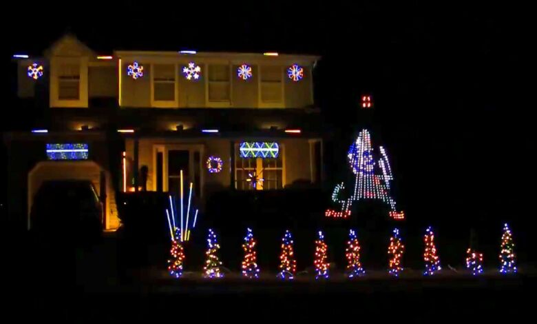 notre dame christmas light display