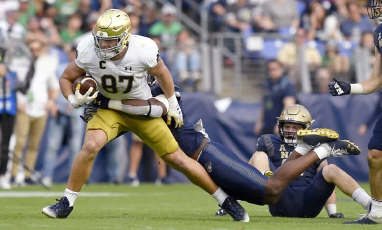 UCLA Bruins blanket Rose Bowl with 'White Out' effect in hopes of