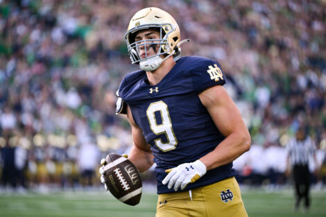 Notre Dame Fighting Irish TE Eli Raridon (Photo by James Black/Icon Sportswire)