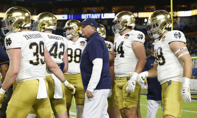 Notre Dame Offensive Coordinator and Tight Ends Coach Mike Denbrock