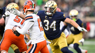 Notre Dame Fighting Irish LB Drayk Bowen (34) during a college football game between the Syracuse Orange and Notre Dame Fighting Irish on November 22, 2025 at Notre Dame Stadium in South Bend, IN. (Photo by James Black/Icon Sportswire)