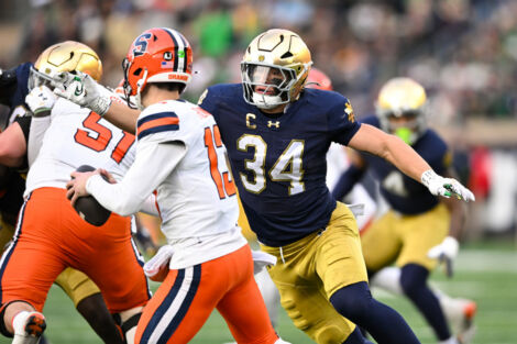 Notre Dame Fighting Irish LB Drayk Bowen (34) during a college football game between the Syracuse Orange and Notre Dame Fighting Irish on November 22, 2025 at Notre Dame Stadium in South Bend, IN. (Photo by James Black/Icon Sportswire)