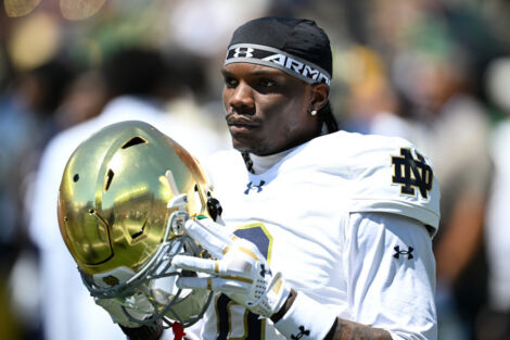 Notre Dame S Adon Shuler (8) puts on his helmet. (Photo by James Black/Icon Sportswire)